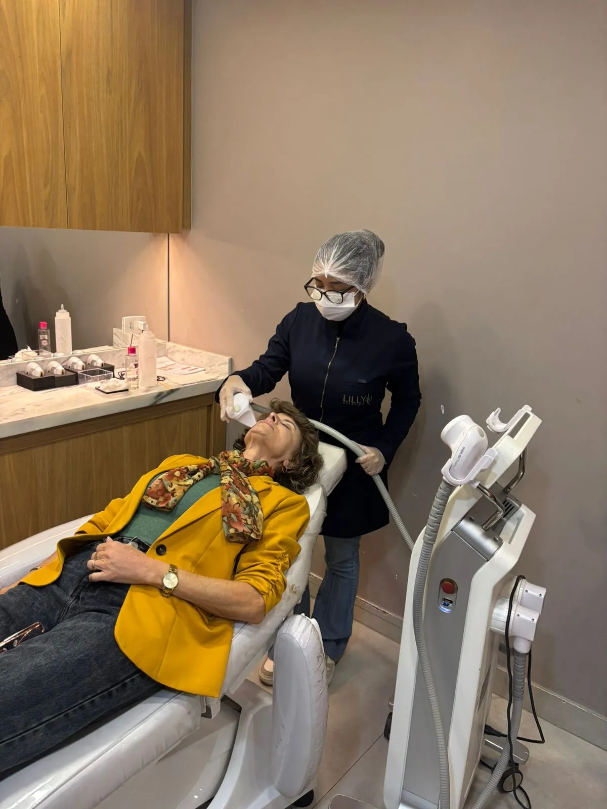Atendimento de radiofrequência na Lilly Estética Gávea